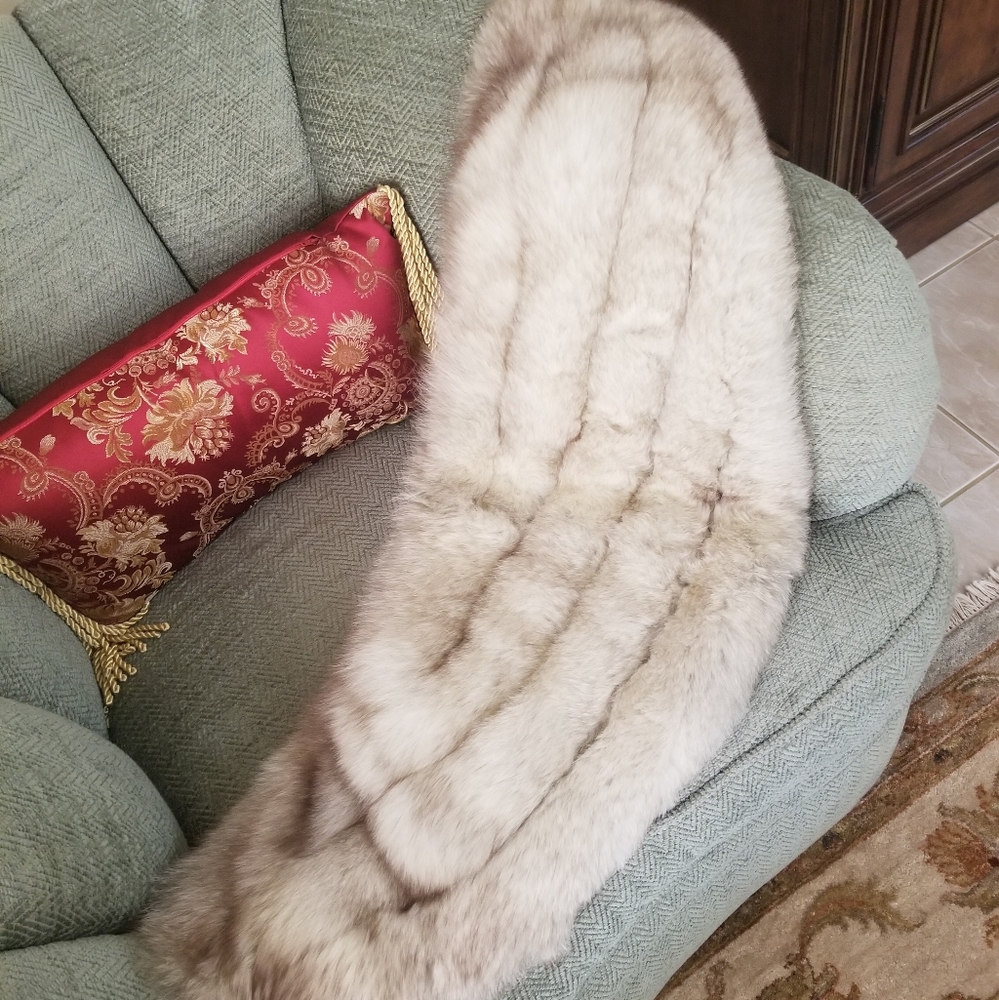 1968 Vintage Fox shawl